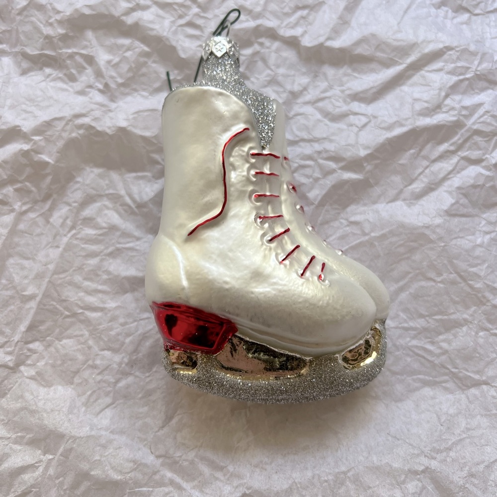 Vintage look ice skate ornament with silver glitter
